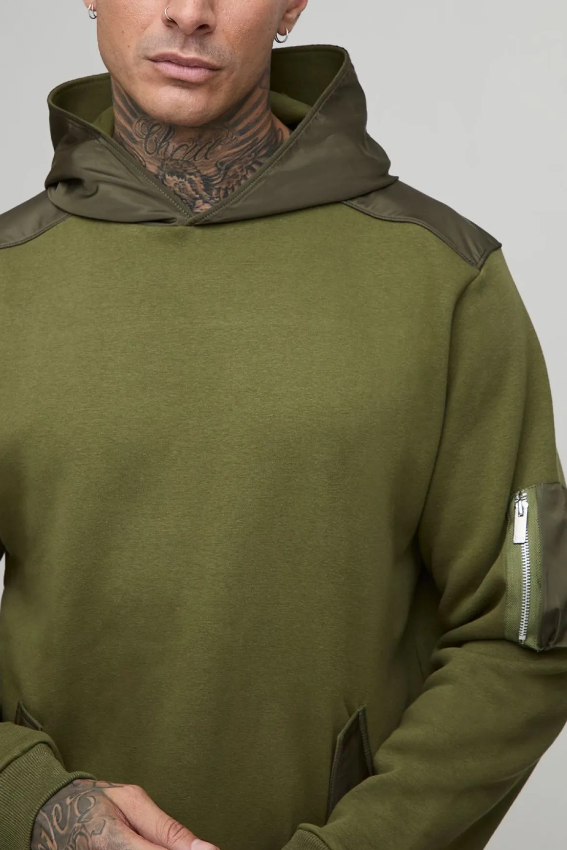 Sweat à capuche utilitaire grande taille à coupe régulière