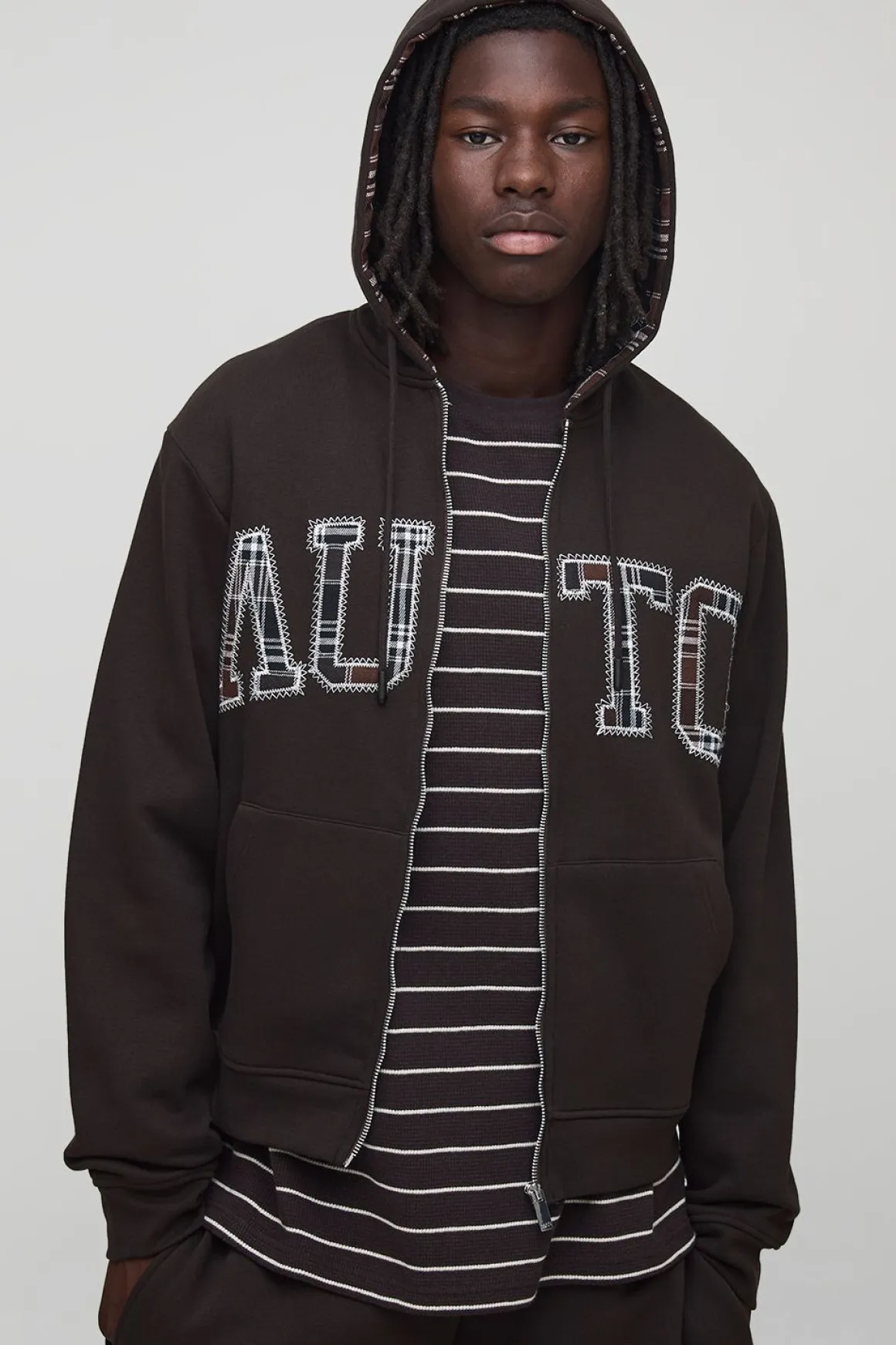 Sweat à capuche zippé avec appliqué motif à carreaux chocolat