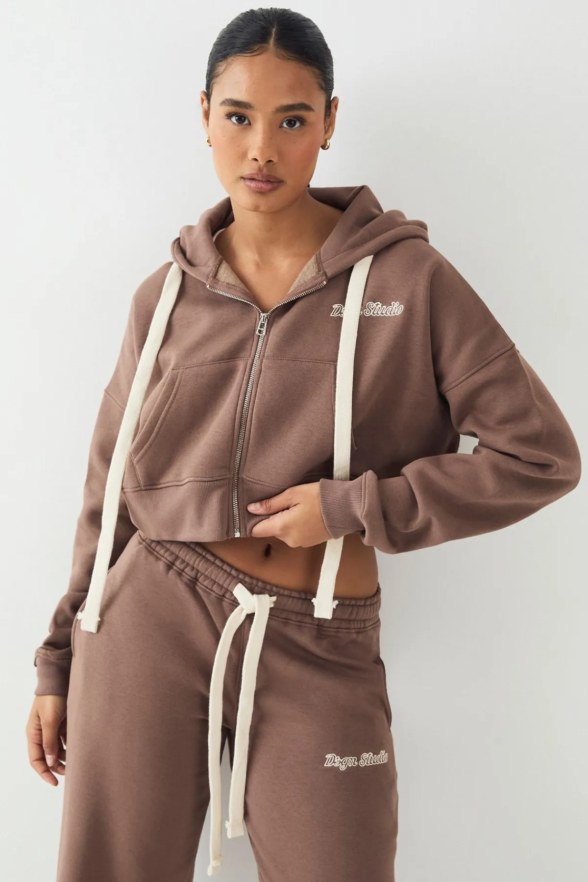 DSGN Studio Sweat à Casynthétiqueche Court Boxy avec Cordon Contrastant<Femme Sweats À Capuche Et Sweats|Dsgn Studio