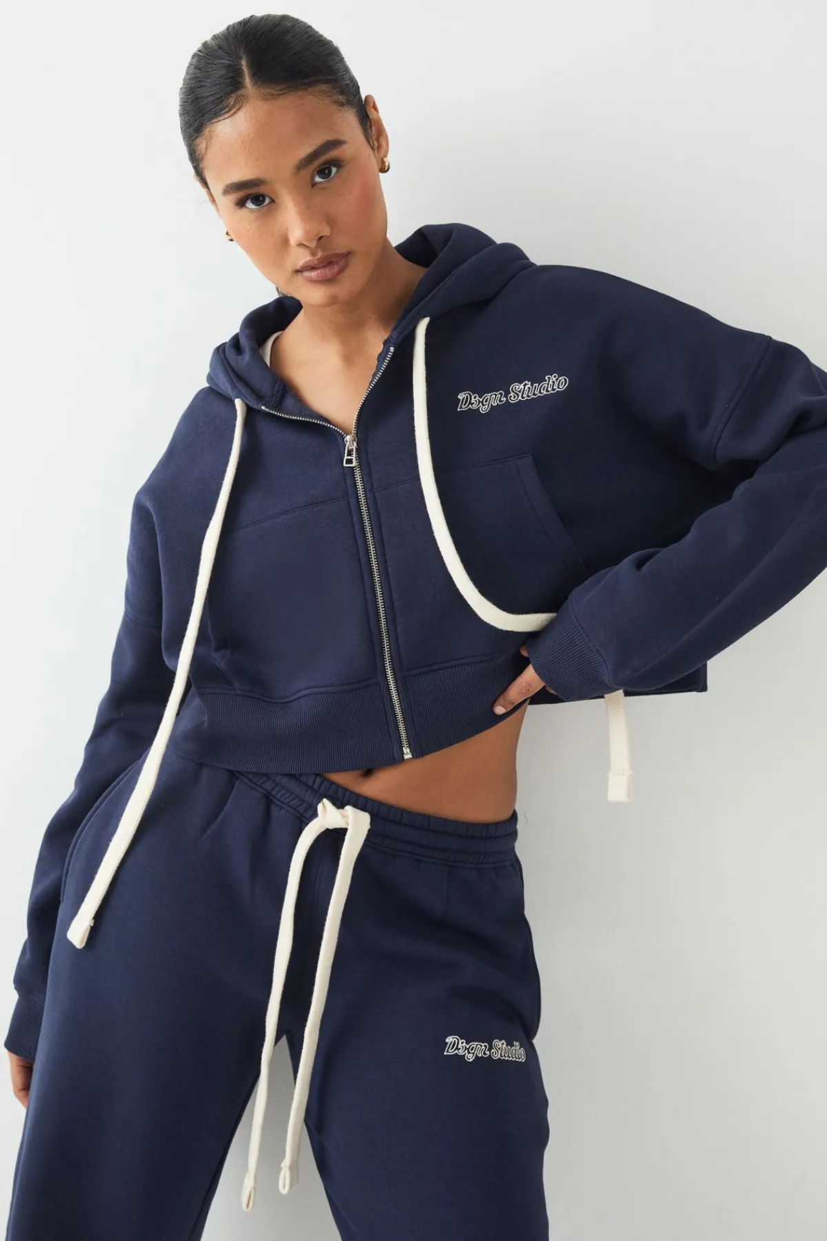 DSGN Studio Sweat à Casynthétiqueche Court Boxy avec Cordon Contrastant<Femme Sweats À Capuche Et Sweats|Dsgn Studio