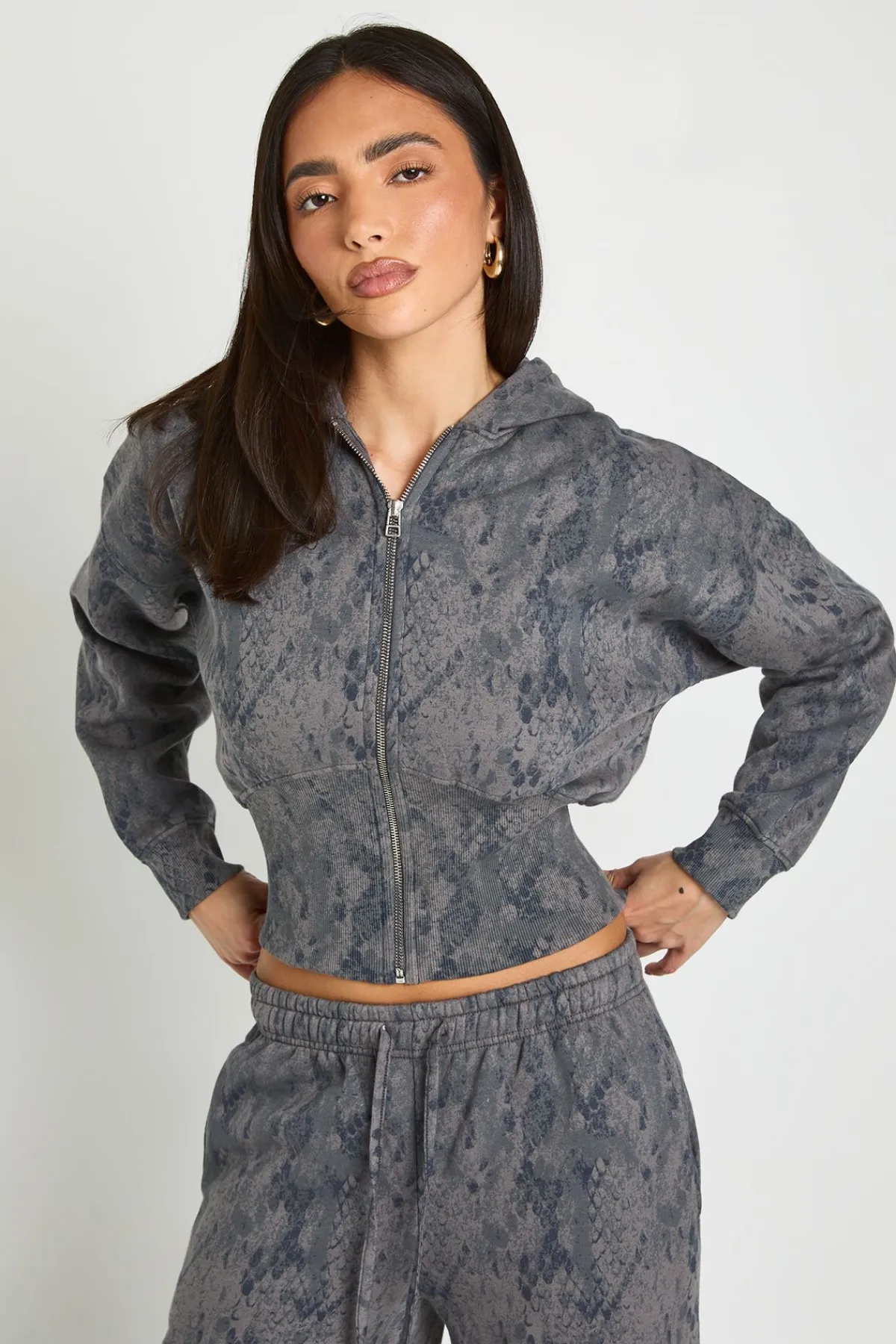 boohoo Sweat À Casynthétiqueche Court Imprimé Synthétique Avec Zip Intégral<Femme Sweats À Capuche Et Sweats|Athleisure