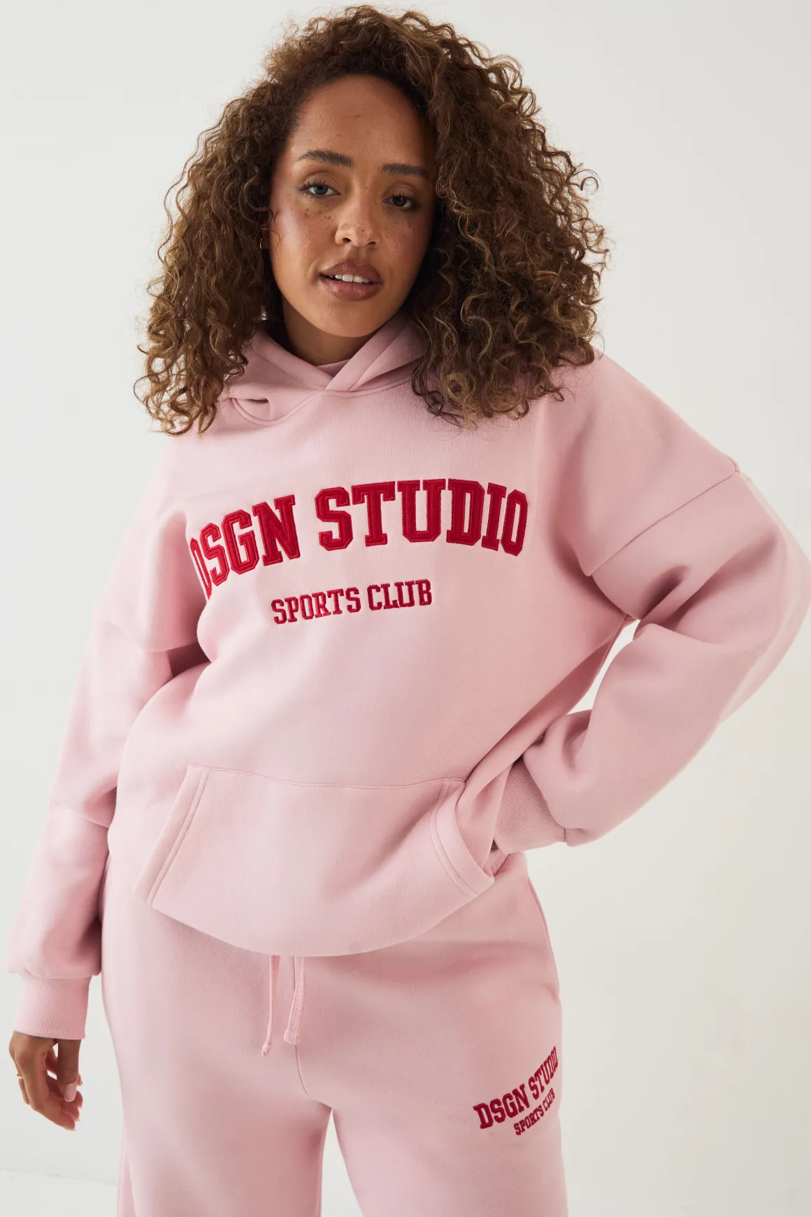 Sweat à Casynthétiqueche Oversized Appliqué DSGN Studio