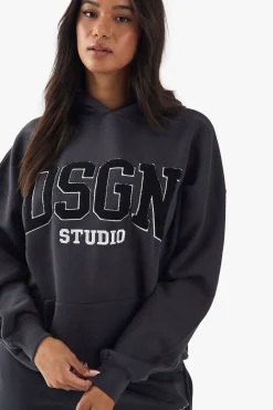 Sweat à Casynthétiqueche Oversize DSGN Studio avec Appliqué en Tissu Éponge