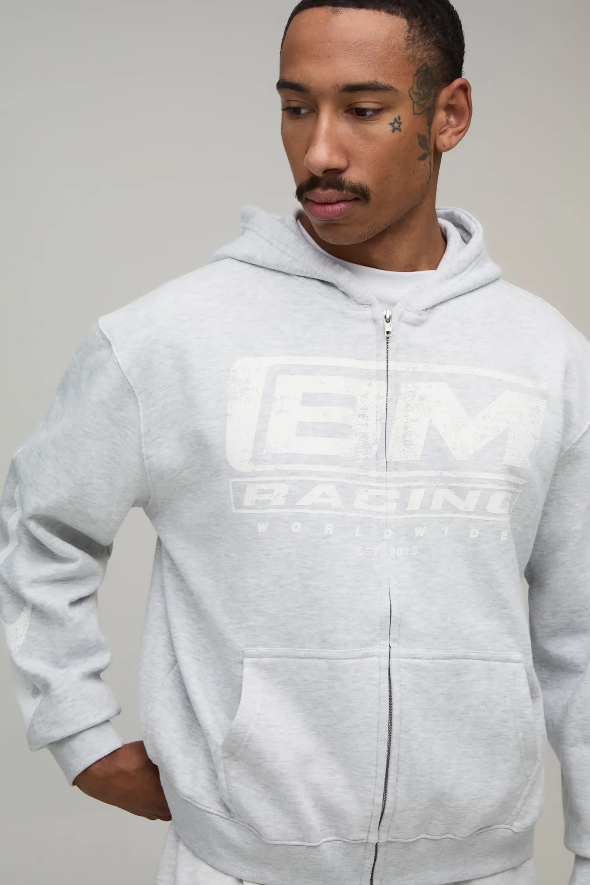 boohooMAN Sweat À Casynthétiqueche Zippé Oversize Coupe Boxy Imprimé Racing<Homme Sweats À Capuche Et Sweatshirts|Sweats À Capuche Grande Taille