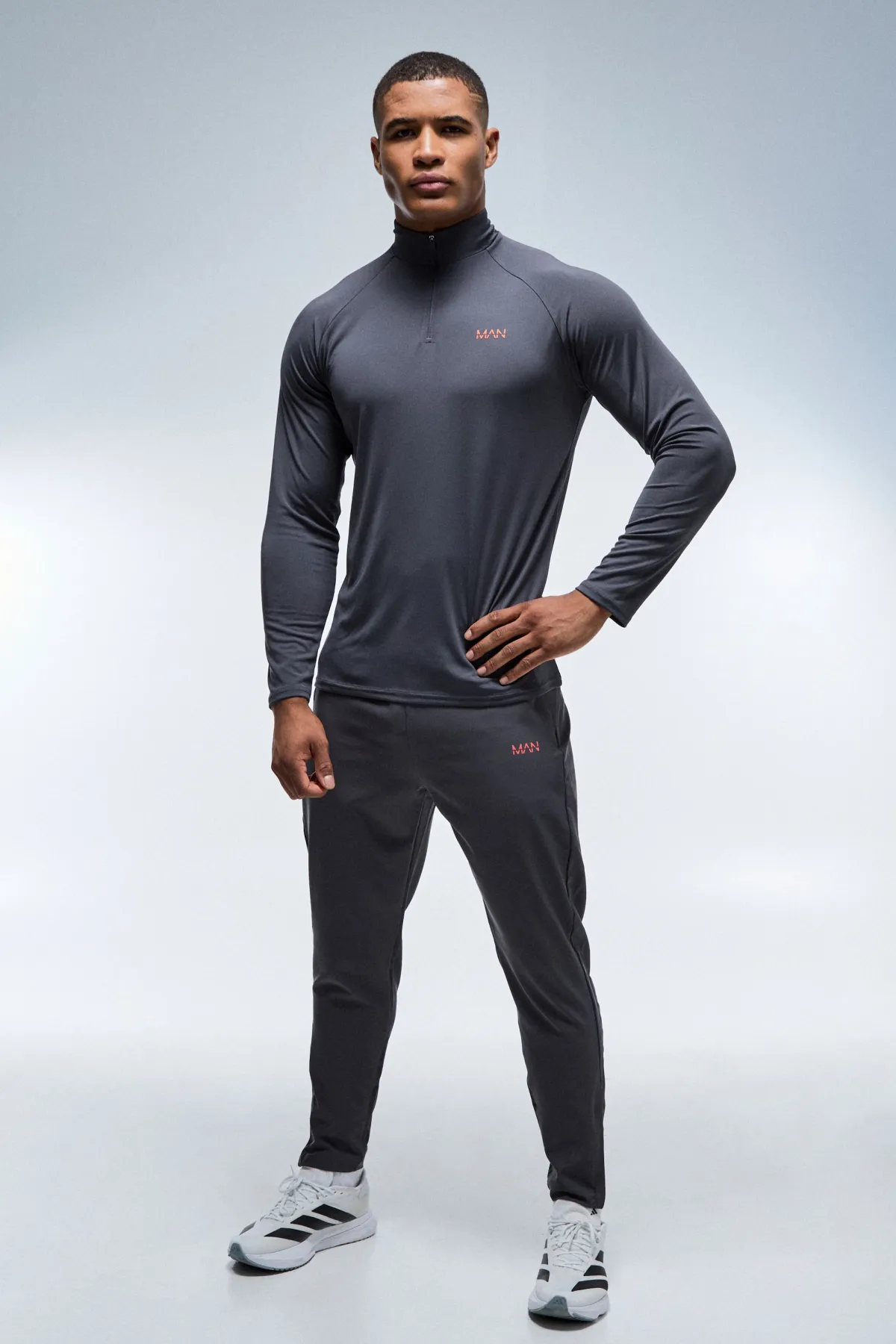 boohooMAN Sweat Performance Homme Coupe Regular Col Montant Zip 1/4 Logo Néon Active<Homme/Femme Tout Afficher Activewear|Athleisure
