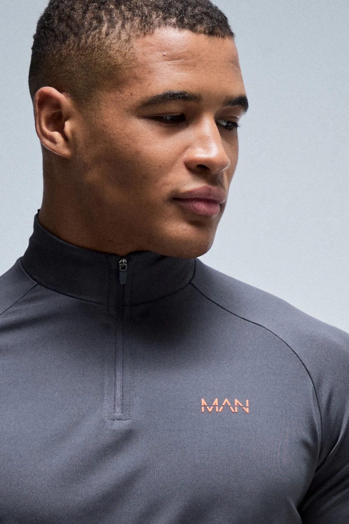 boohooMAN Sweat Performance Homme Coupe Regular Col Montant Zip 1/4 Logo Néon Active<Homme/Femme Tout Afficher Activewear|Athleisure