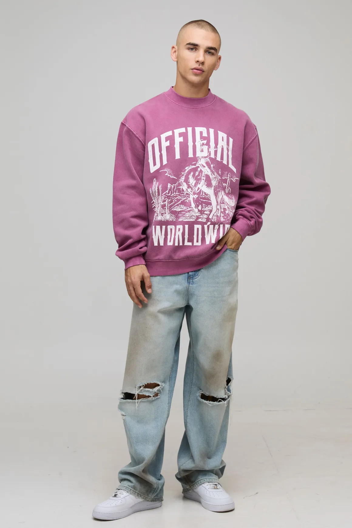 Sweat-shirt bordeaux délavé, surdimensionné, coupe boxy, à imprimé western et col allongé.