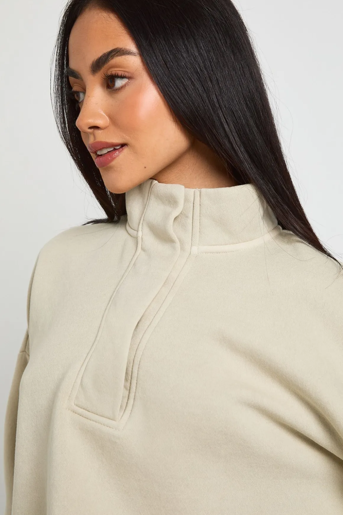 Sweat-shirt Court Col Montant Avec Patte Boutonnée Effet Délavé