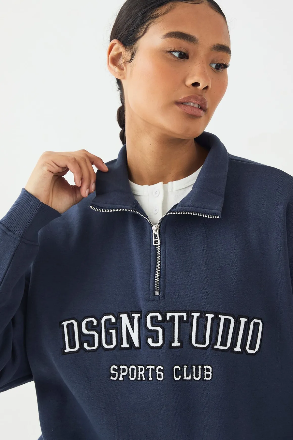 Sweat-shirt DSGN Studio à Demi-Fermeture Éclair Oversize avec Appliqué