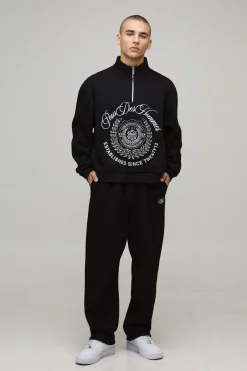 Sweat-shirt oversize, coupe boxy, style universitaire, col entonnoir et fermeture éclair quarter zip.