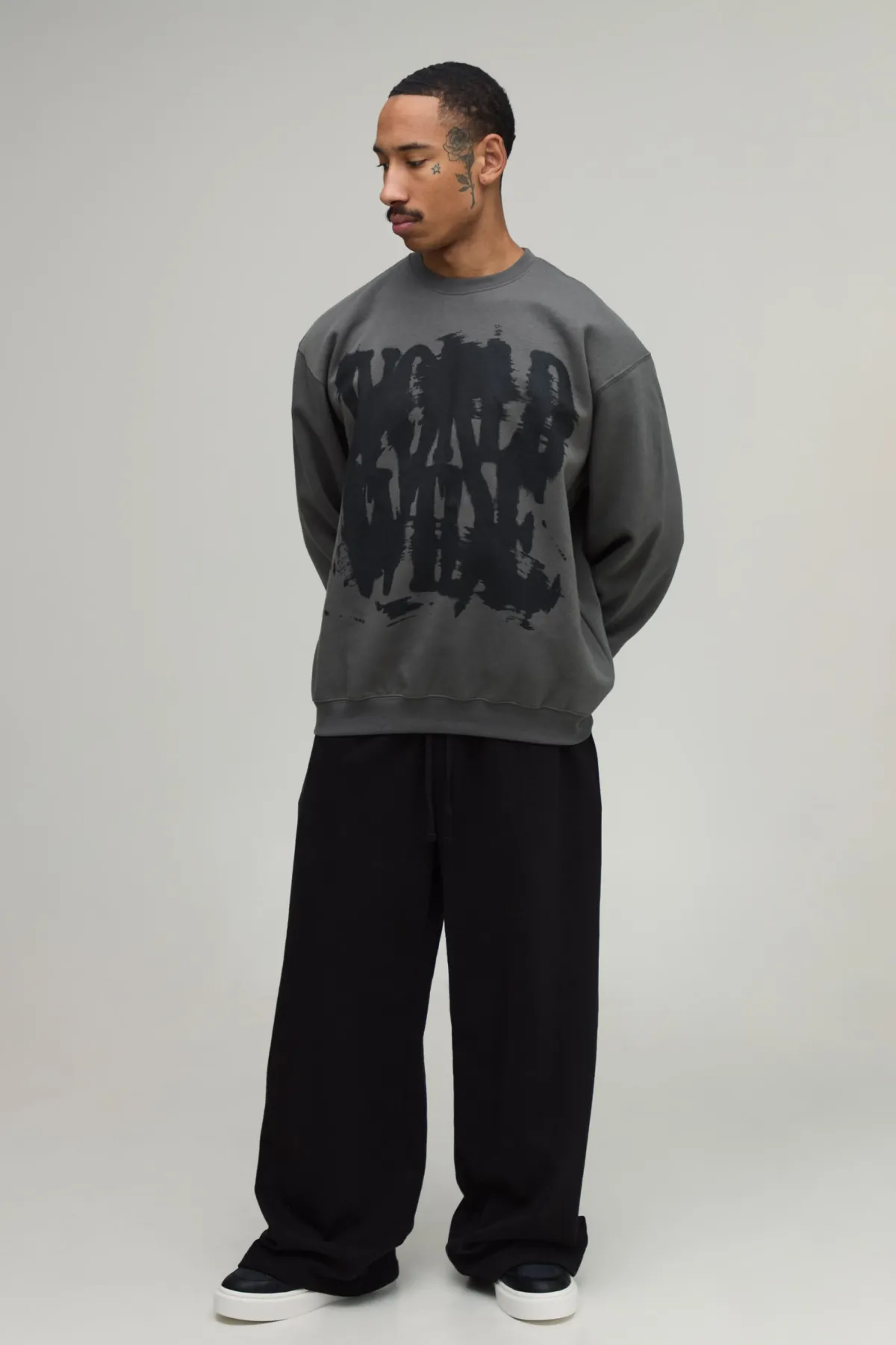 boohooMAN Sweat-shirt Oversize Gris Anthracite À Imprimé Graffiti<Homme Sweats À Capuche Et Sweatshirts|Sweats À Capuche Et Sweats