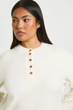 boohoo synthétiquell Col Rond à Boutons Dorés Grande Taille<Femme Pulls Et Gilets|Toutes Les Mailles