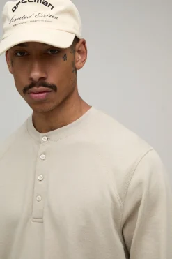 Synthétiquell Henley À Coupe Regular Avec Empiècements Raglan