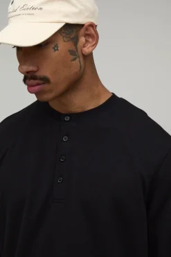 Synthétiquell Henley À Coupe Regular Avec Empiècements Raglan