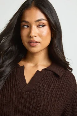 boohoo Synthétiquell Petite En Maille Côtelée Col V À Col Ouvert<Femme Pulls Et Gilets|Toutes Les Mailles