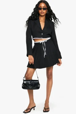 boohoo Tailored Woven Cropped Contrast Hem Blazer<Femme Blazers|Vestes & Manteaux