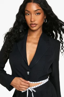 boohoo Tailored Woven Cropped Contrast Hem Blazer<Femme Blazers|Vestes & Manteaux