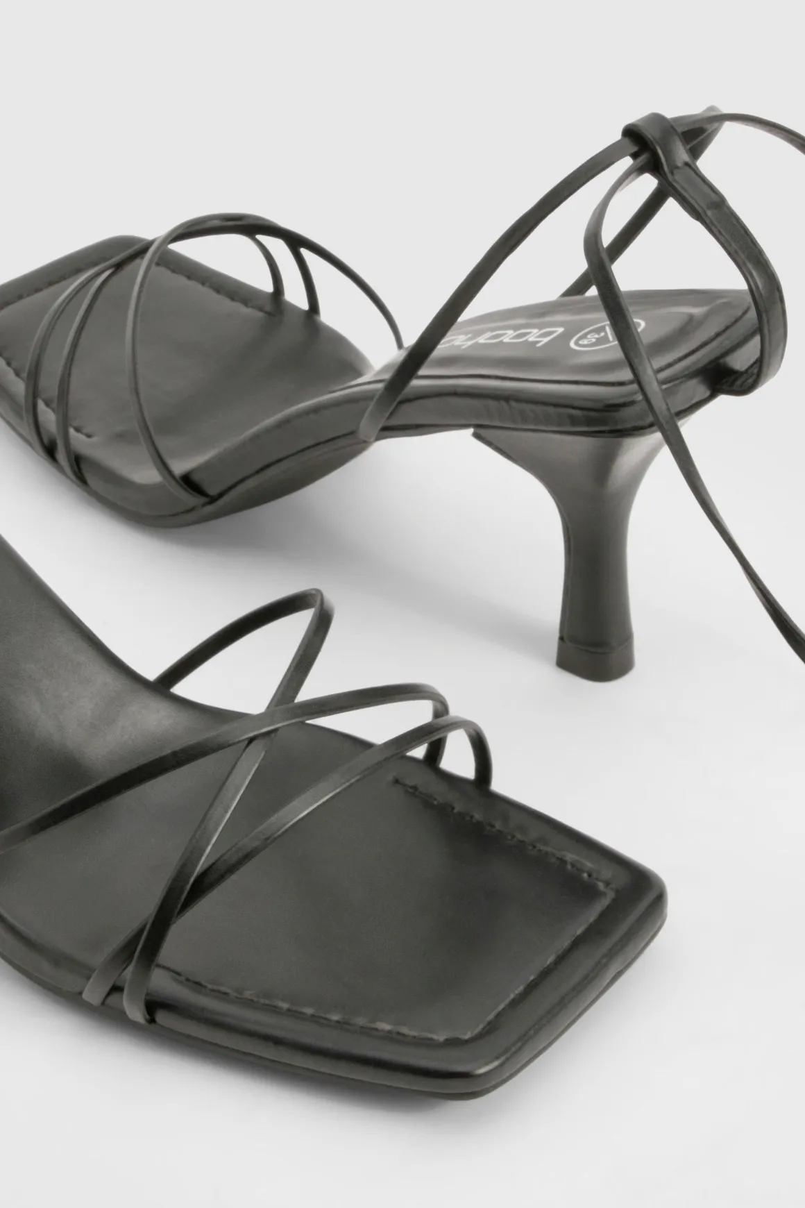 Talons bas à brides fines enveloppantes