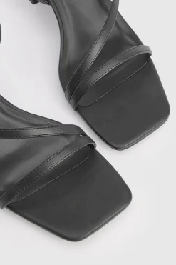 boohoo Talons À Brides Asymétriques Et Petit Talon Bloc Coupe Large< Chaussures Festives|Chaussures À Talons