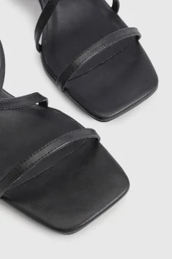 Talons À Brides Croisées Sur Le Devant Avec Talon Bloc Moyen