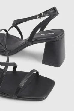 Talons À Brides Croisées Sur Le Devant Avec Talon Bloc Moyen