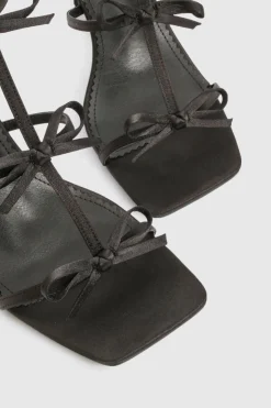 Talons à brides en satin avec nœud, édition limitée pour pieds larges