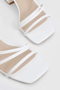 Talons compensés bas à bloc à triple lanière et coupe large