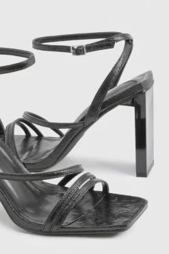 Talons compensés à brides texturées pour pieds larges au design affirmé