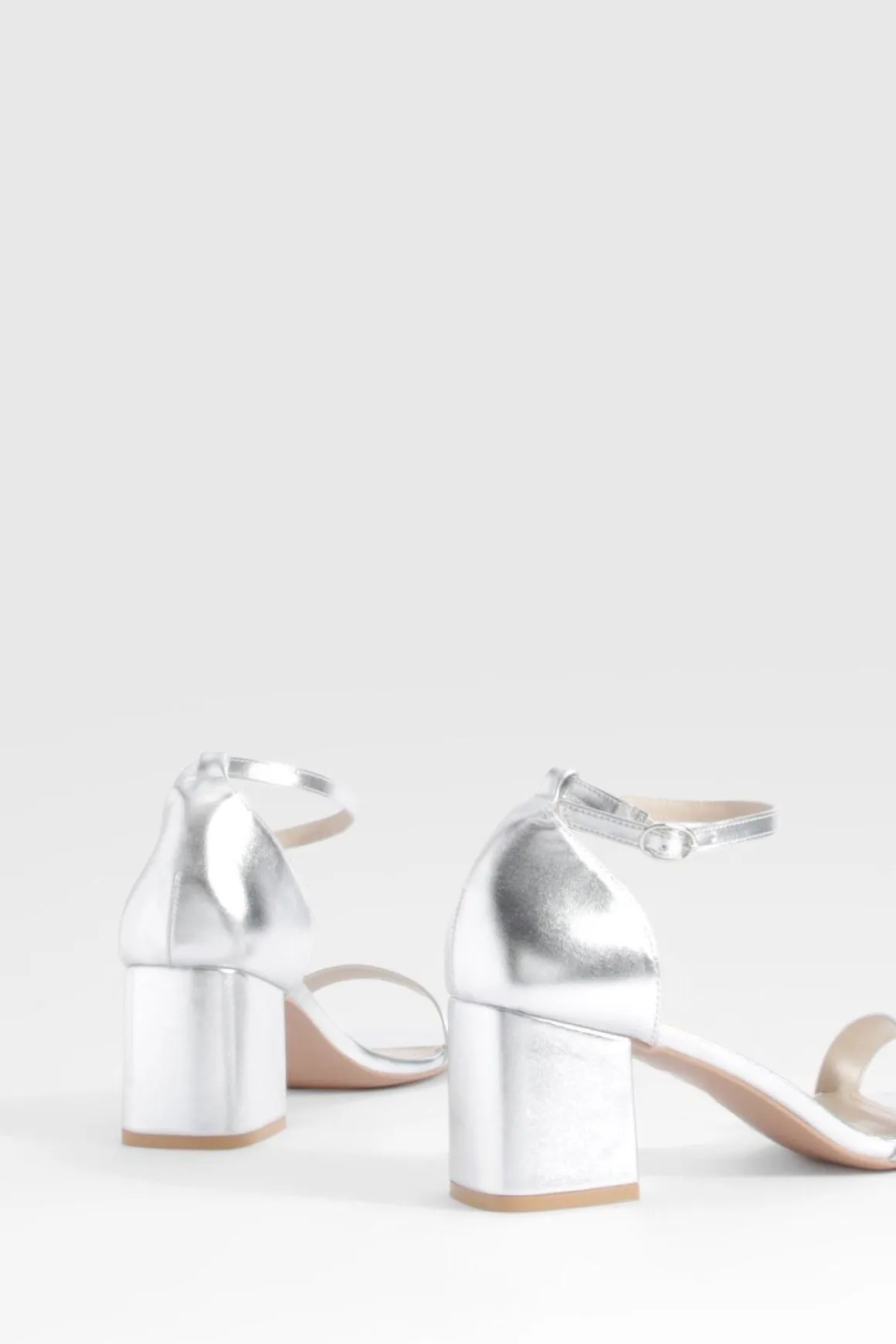Talons larges métalliques à bloc bas, effet minimaliste