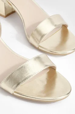 Talons métalliques à coupe large, bloc bas et brides à peine perceptibles