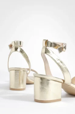 Talons métalliques à coupe large, bloc bas et brides à peine perceptibles