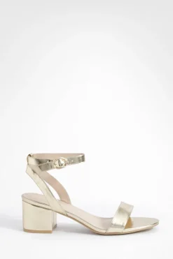 Talons métalliques à coupe large, bloc bas et brides à peine perceptibles