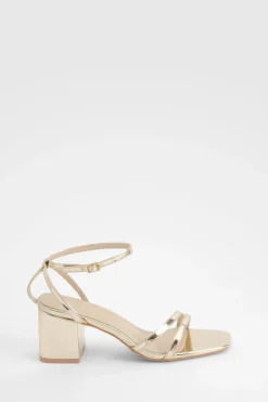 Talons métalliques à talon bloc bas, asymétriques et à peine perceptibles