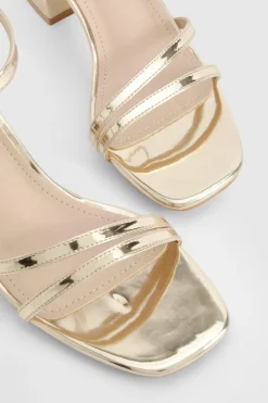 Talons métalliques à talon bloc bas, asymétriques et à peine perceptibles