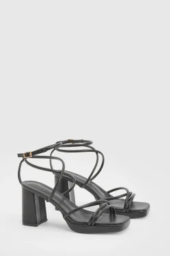 boohoo Talons À Plateforme Et Brides Croisées Coupe Large< Chaussures Festives|Chaussures À Talons
