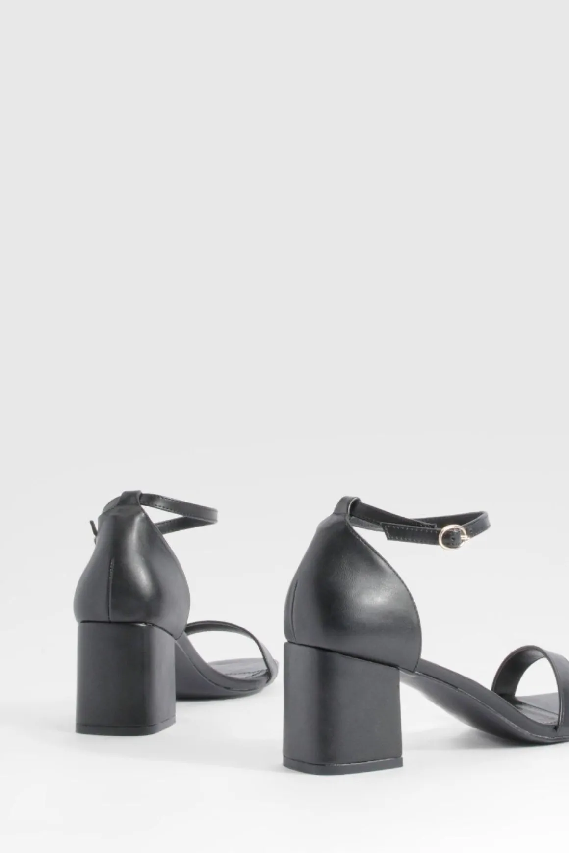 Talons à talon bas, coupe large et minimalistes