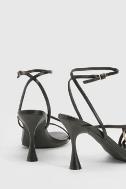 Talons évasés aux détails de chaîne