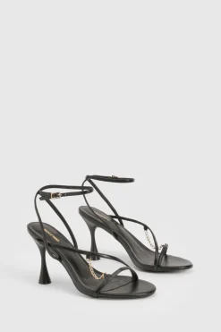 Talons évasés aux détails de chaîne