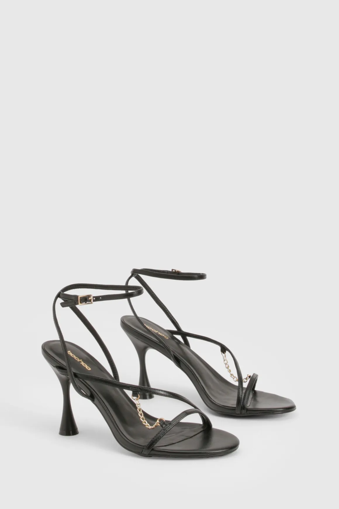 Talons évasés aux détails de chaîne