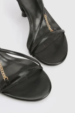Talons évasés aux détails de chaîne