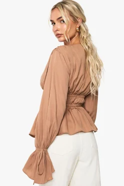 boohoo Tie Cuff Blouse à Peplum<Femme Tops