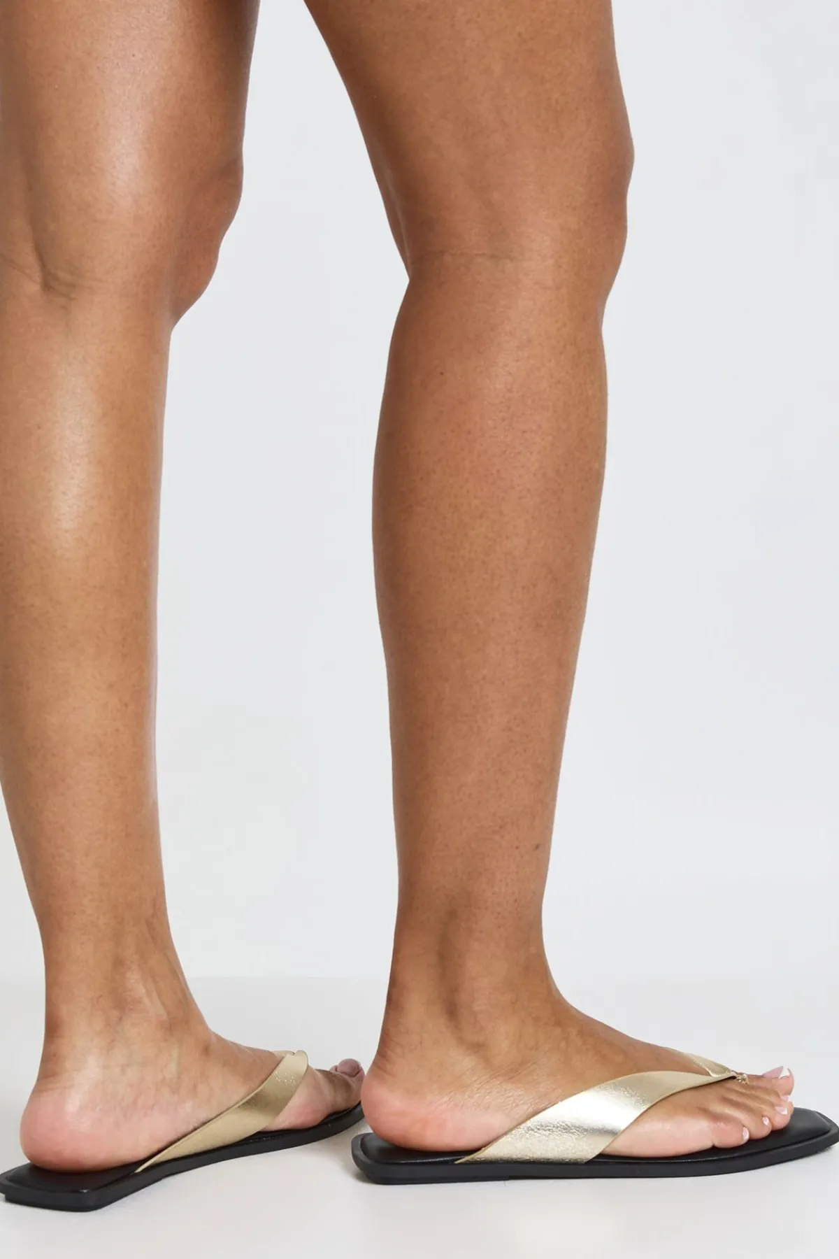 boohoo Tongs À Bout Carré Métallisées< Sandales|Chaussures Dorées