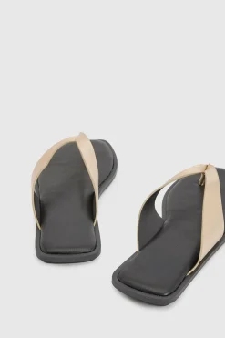 boohoo Tongs À Bout Carré Métallisées< Sandales|Chaussures Dorées