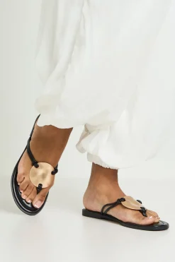 boohoo Tongs À Détail De Quincaillerie Dorée< Sandales