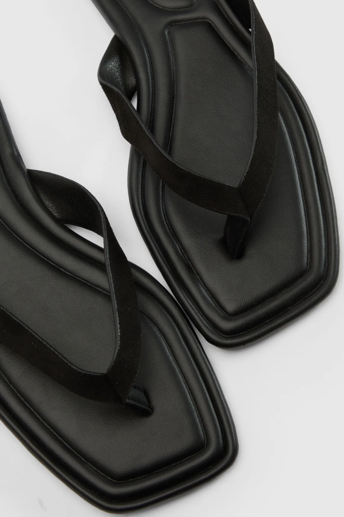 Tongs En Synthétique Coupe Large