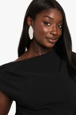 boohoo TOP ASYMÉTRIQUE EN BENGALINE POUR TAILLES PLUS<Femme Tops