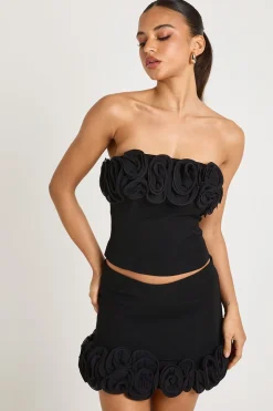 Top bandeau orné de rosettes