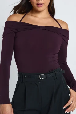 Top Bardot à nœud et détails fluides