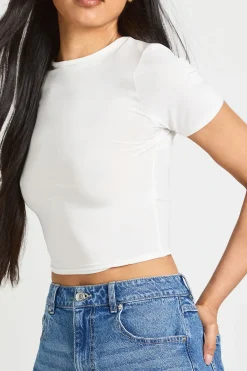 boohoo Top Court Basique À Manches Courtes En Tissu Slinky Pour Grandes Tailles<Femme Basiques|Tops