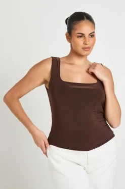 boohoo Top Court Grande Taille Double Épaisseur Col Carré En Tissu Slinky<Femme Looks Chocolat|Tops
